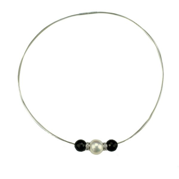 Elegantes Collier mit Süßwasser-Perlen und Onyx