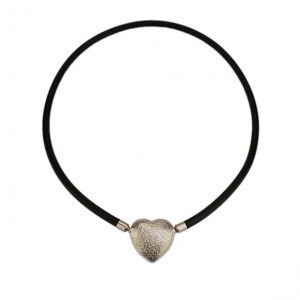 Collier Kautschuk, Herz 925.00 Silber mit Wechselschließ