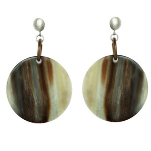 Ohrhänger aus afrikanischem Horn – Beige-Braun meliert, 925 Silber rhodiniert, 77 mm